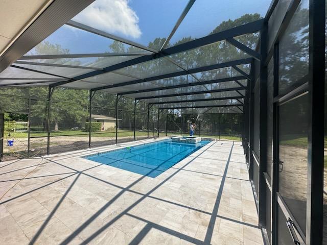 Pool enclosure screen replacement in Jacksonville, Florida